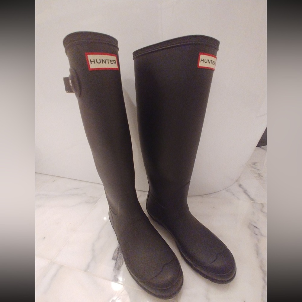matte black hunter boots